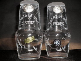 Duo de botellas talladas