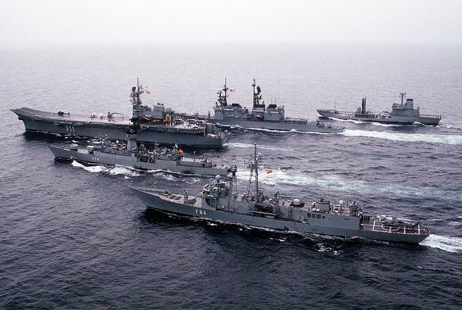 -USS_Scott_(DDG-995) Con Flota Española ( PortaAeronaves - Principe de Asturias. Fragata Asturias, Fragata Cristobal Colon, Buque de Aprovisionamiento)